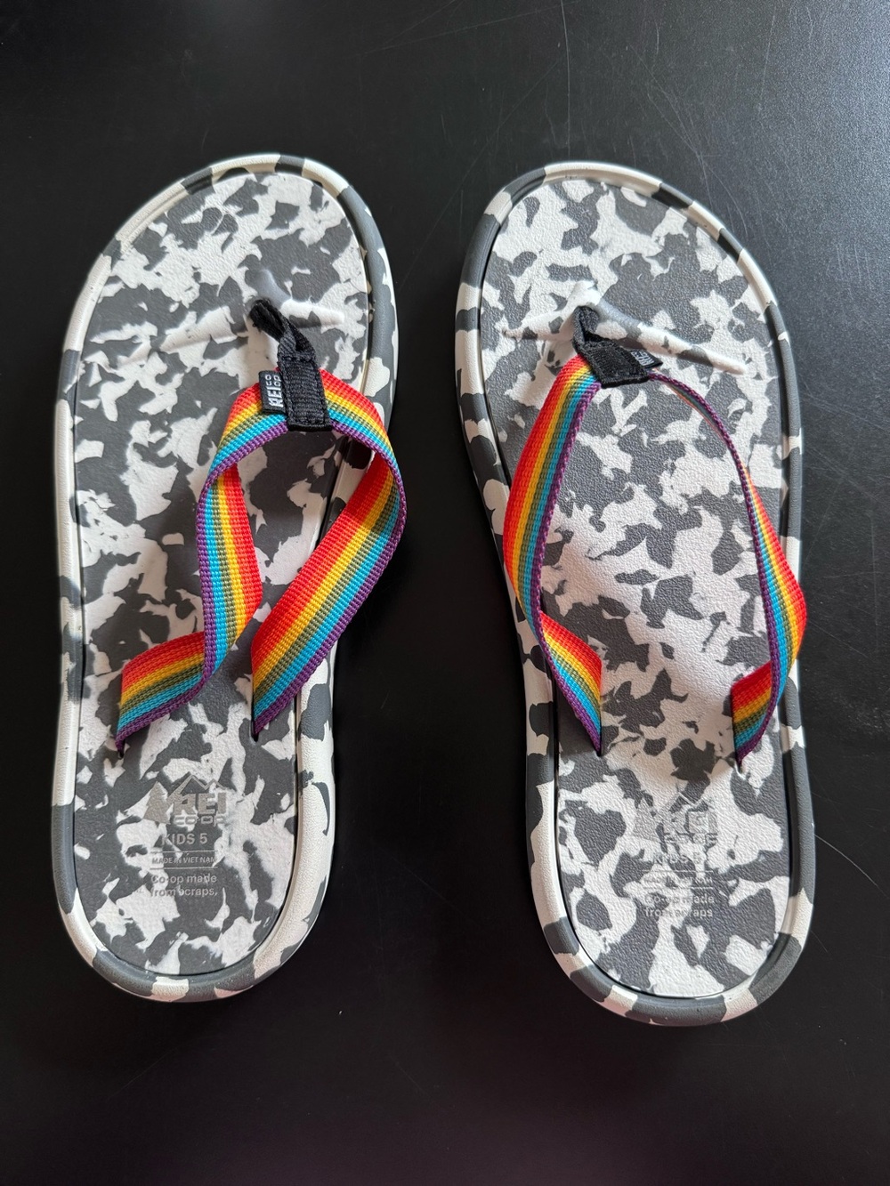 REI Co-op Kids Size 5 Rainbow Strap Camo Flip Flops Sandals